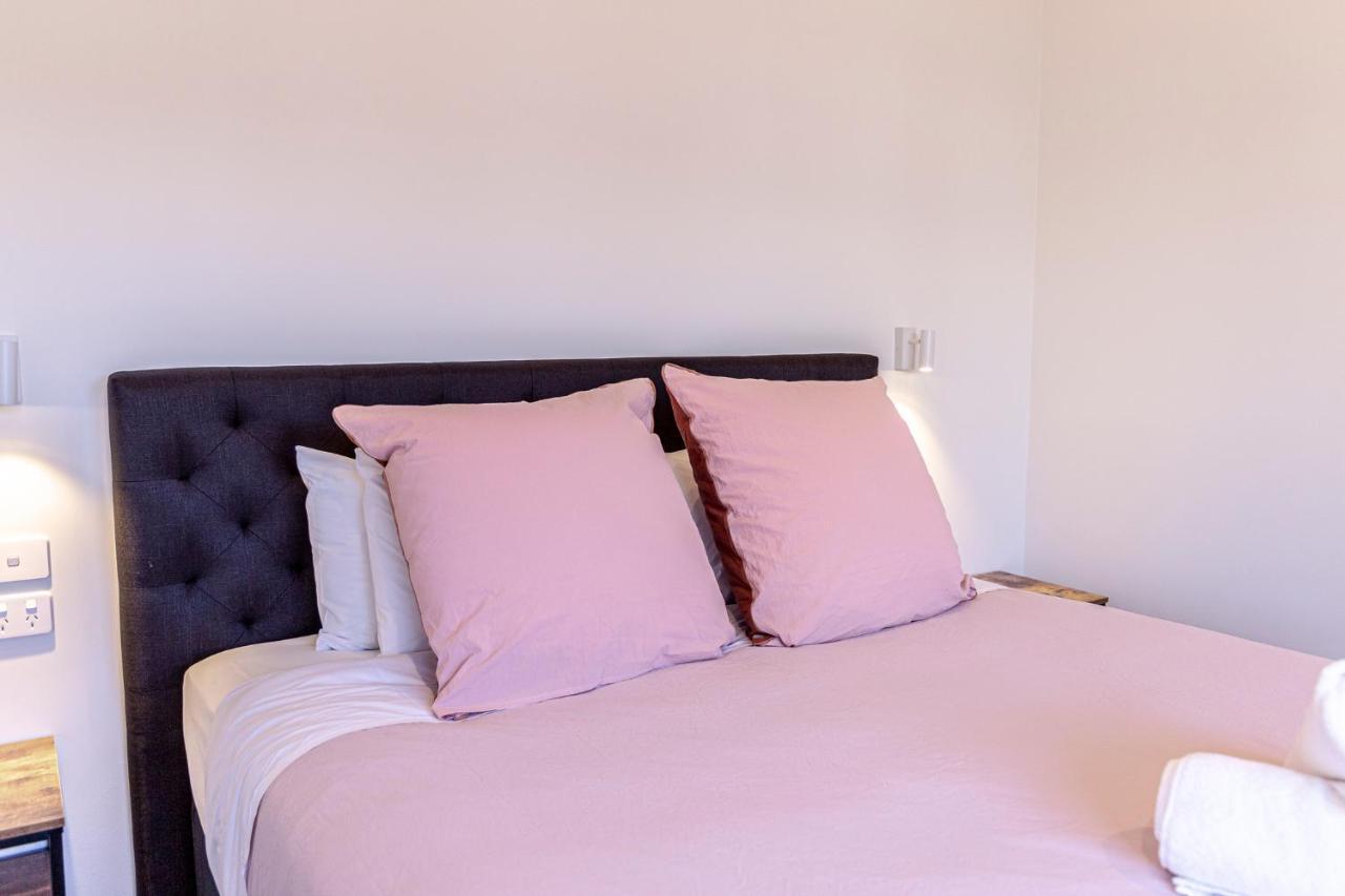 Magic On Maryburn - The Pink Room Twizel Exteriör bild